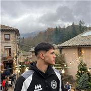 Me defino como una persona bastante paciente y tranquila que si objetivo es dar mi pequeño granito de arena a alumnos de la ESO